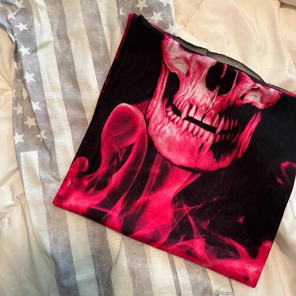 SET OF 2: Skull Face Mask & White Flag